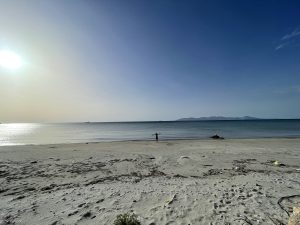 Strand in Griekenland te bewonderen tijdens taalreis